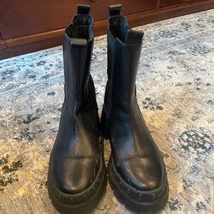 Steve Madden lugsole boots